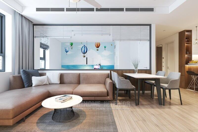 Ghế sofa có kích thước lớn và bọc da chữ L giúp tạo nên sự sang trọng trong không gian phòng khách.