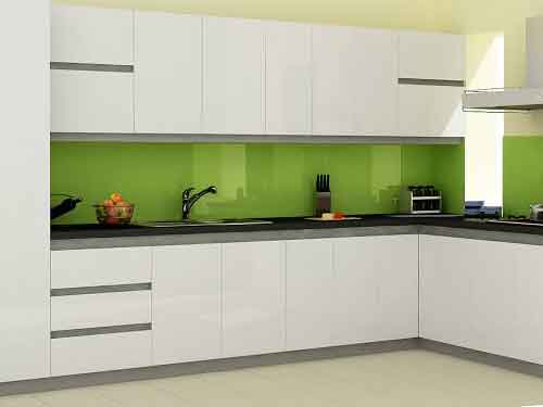 Kính màu ốp bếp đẹp đẽ và ấm áp cho Tết sum vầy